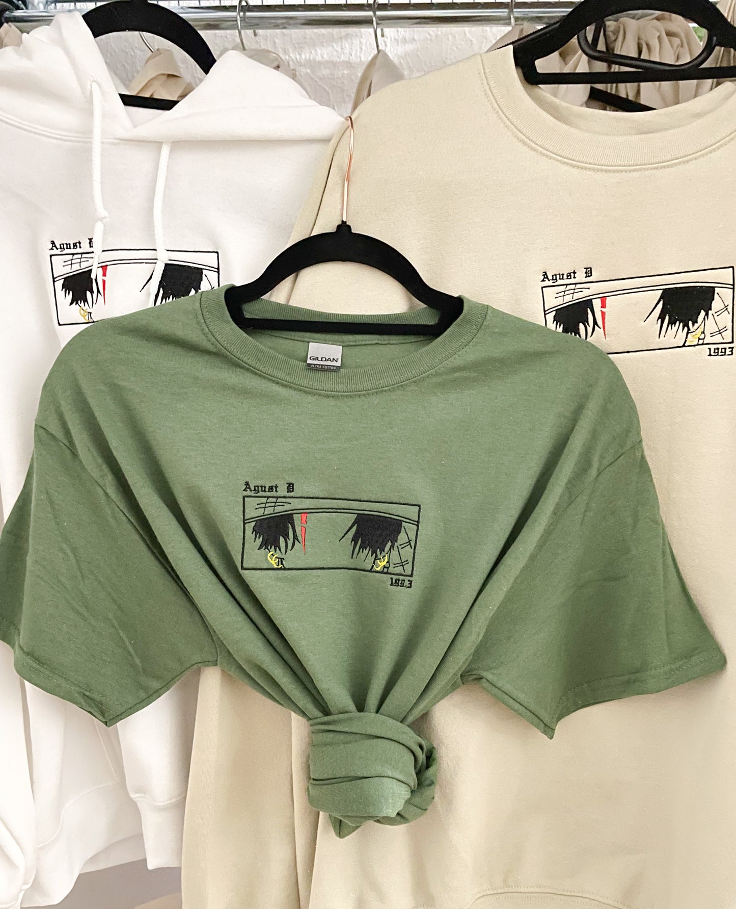 T-Shirt dient als Beispielfarbe für MILITARY GREEN
